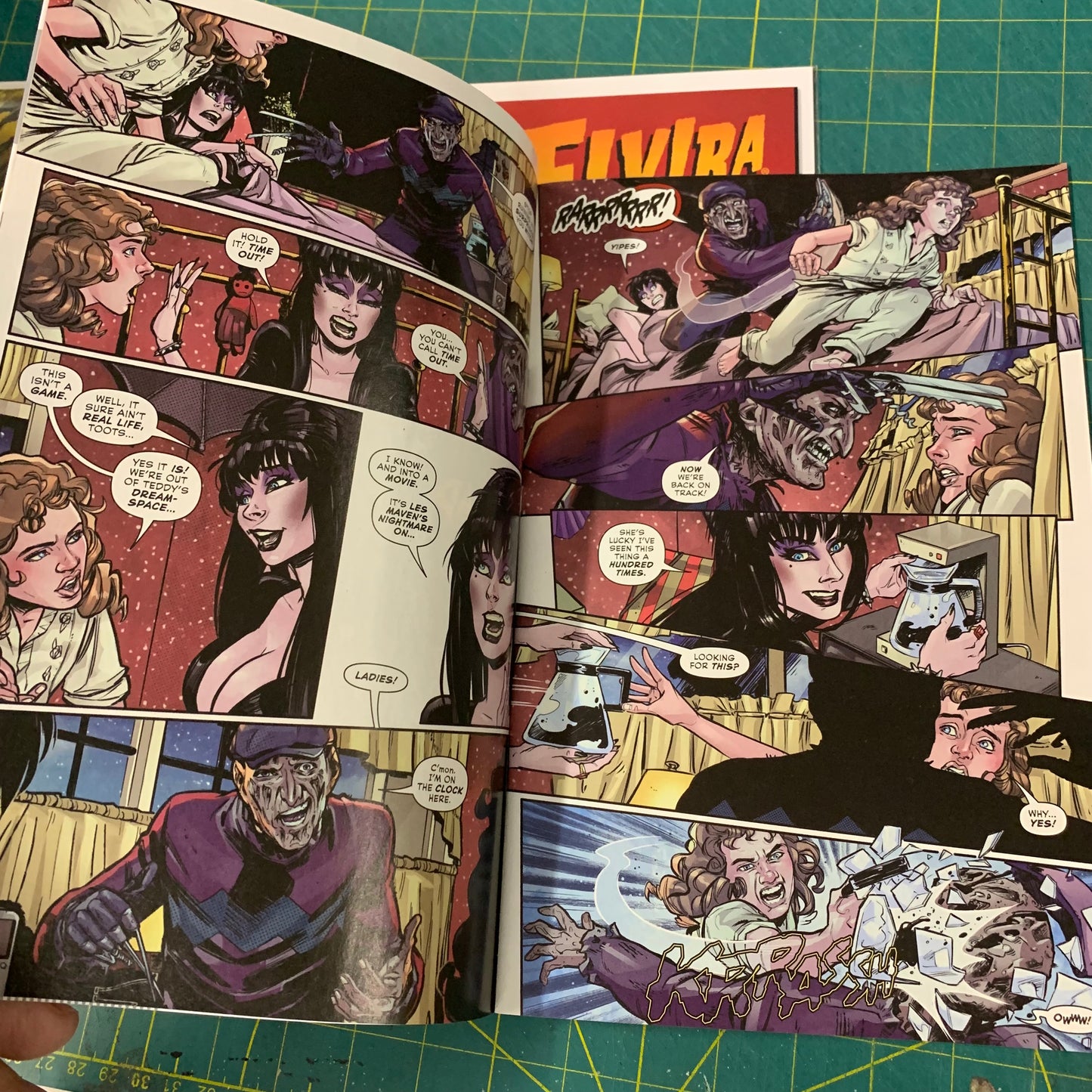 Lot 3 comics Elvira