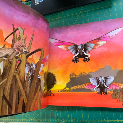 Views : Art and Industrial Design of Roger Dean