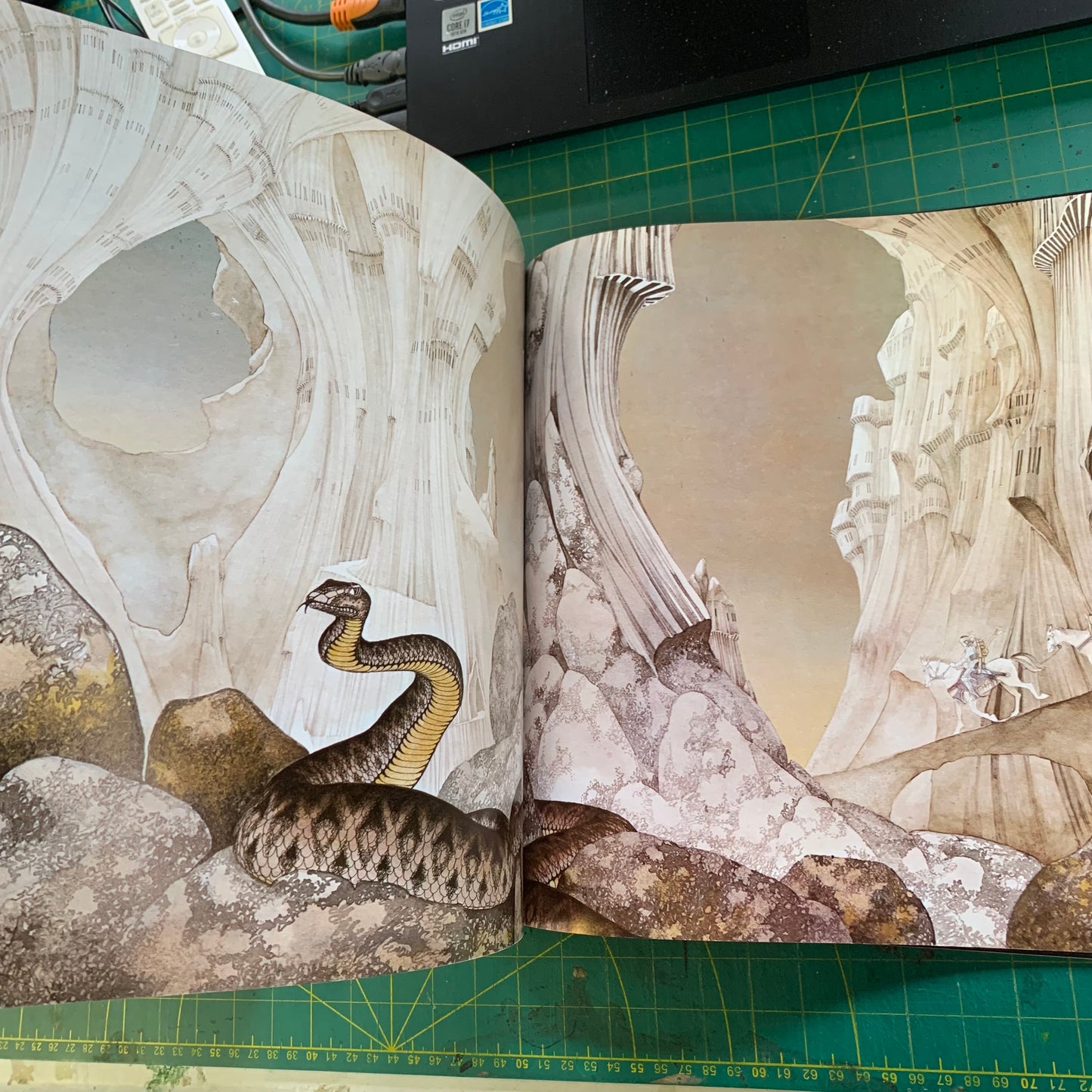 Views : Art and Industrial Design of Roger Dean