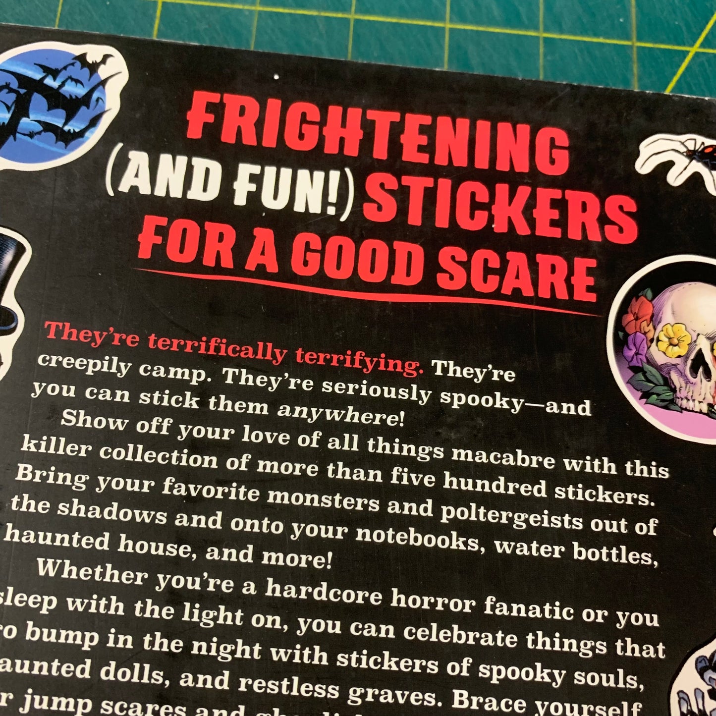 The Extreme Horror Sticker Book: 500+ Stickers