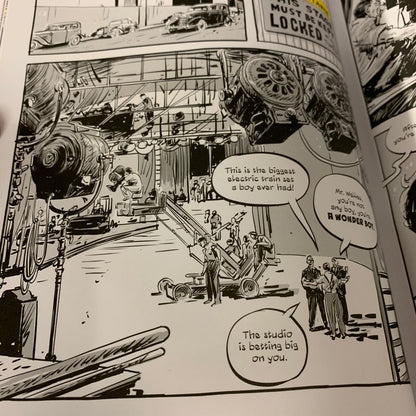 The Giant — Orson Welles The Artist & The Shadow