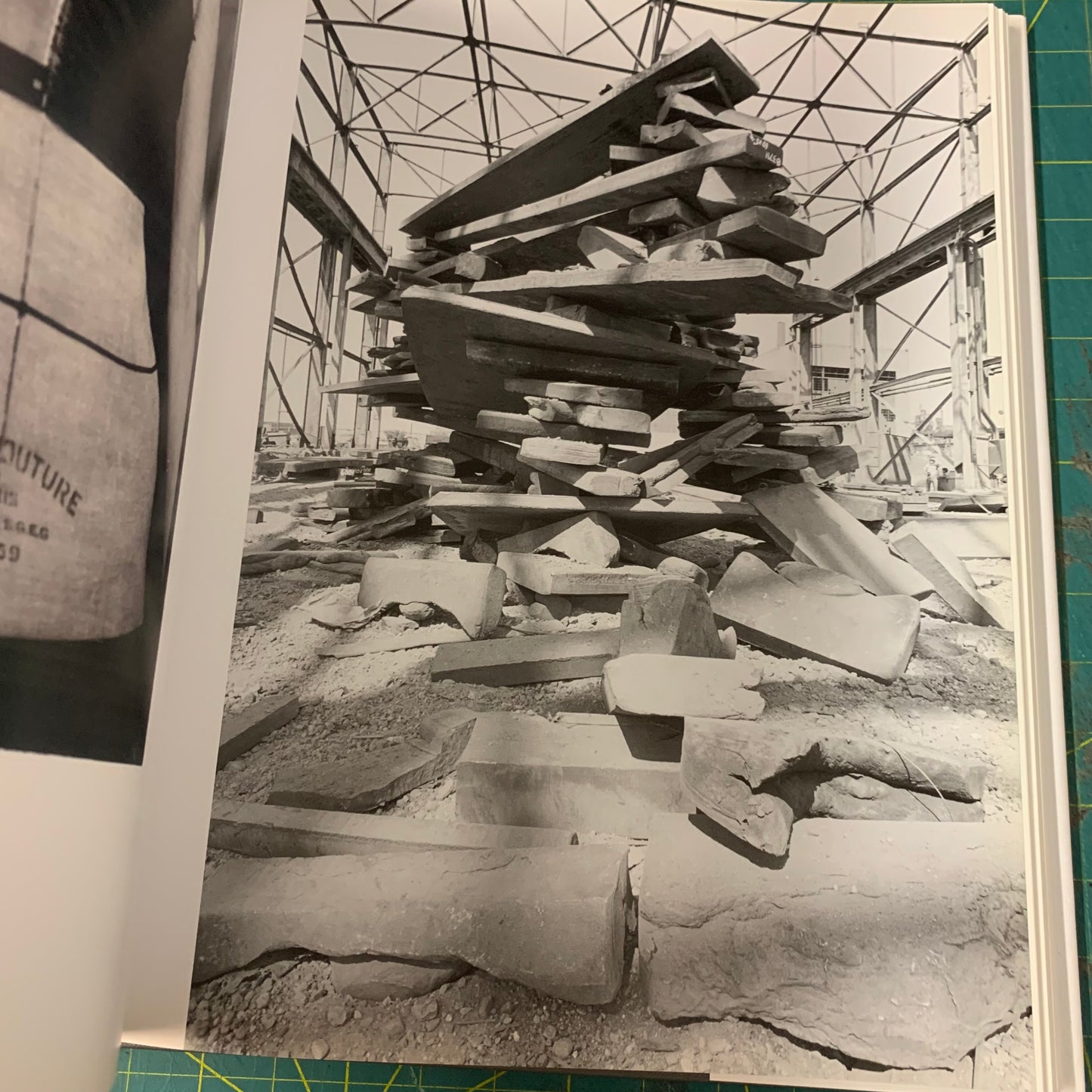 Minialism and Fashion — Reduction in the Postmodern Era