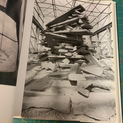 Minialism and Fashion — Reduction in the Postmodern Era