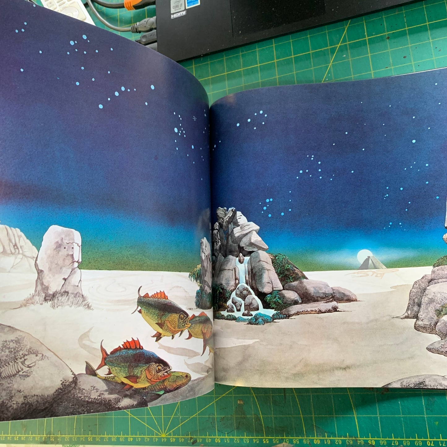 Views : Art and Industrial Design of Roger Dean