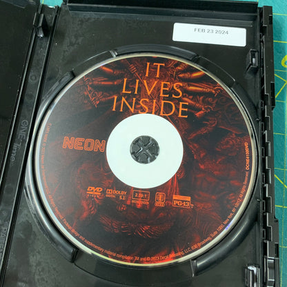 It Lives Inside (Tel quel)