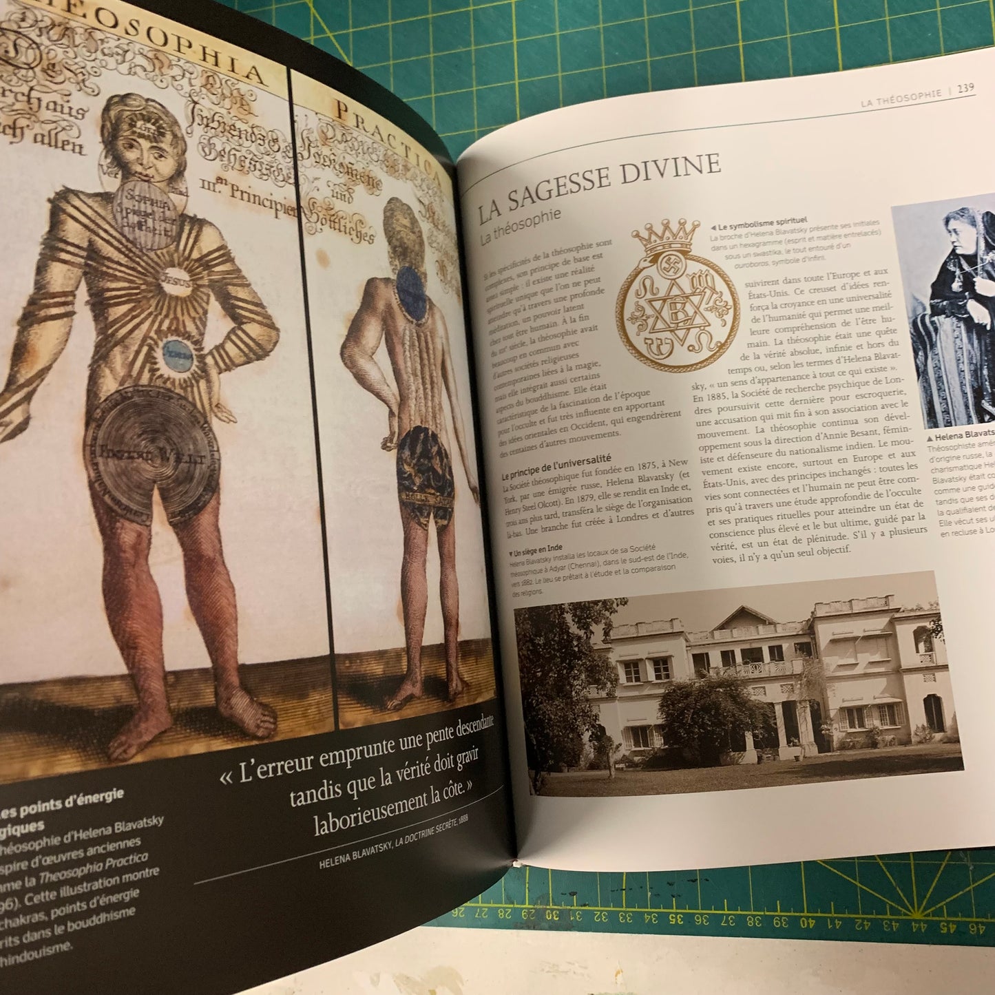 Le grand livre de la Sorcellerie, des Sciences Occultes et de la Magie